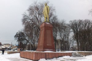 КПУ поставила в Ахтырке Ленина из бронзы